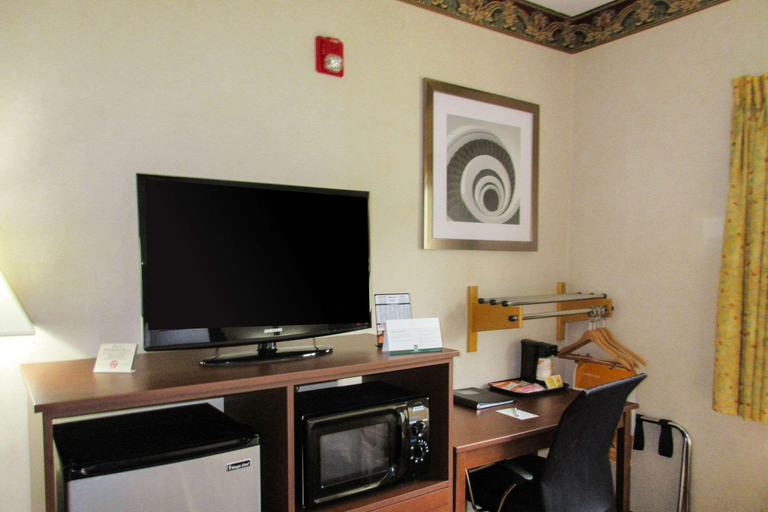 Bedroom 3, Quality Inn Sawyer, Berrien