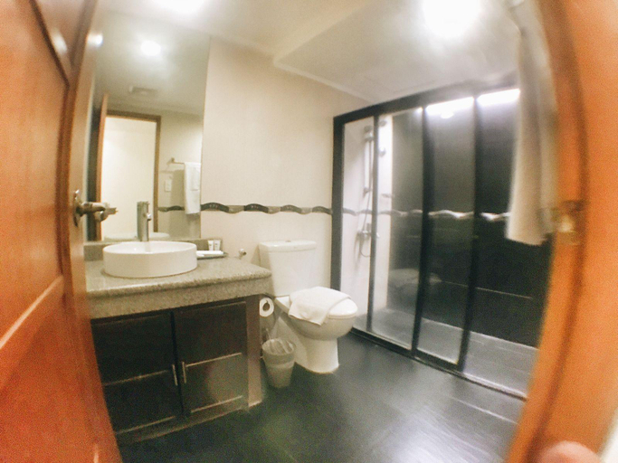 Bathroom 4, Subic Grand Seas Resort, Olongapo City