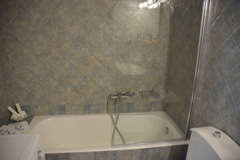 Bathroom 5, Hydra's Pearl, Attica