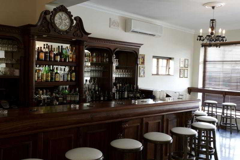 Food & Drinks, The Victorian 1906, Cape Winelands