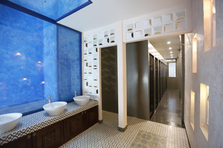 Public Area 2, Aquarizon Boutique Dormitory & City Bar, District 1