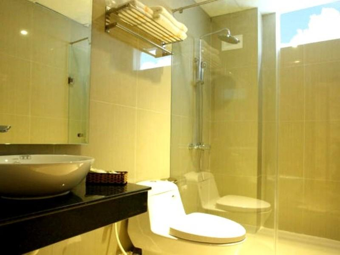 Bathroom, Sophia Central Nha Trang Hotel by HT, Nha Trang