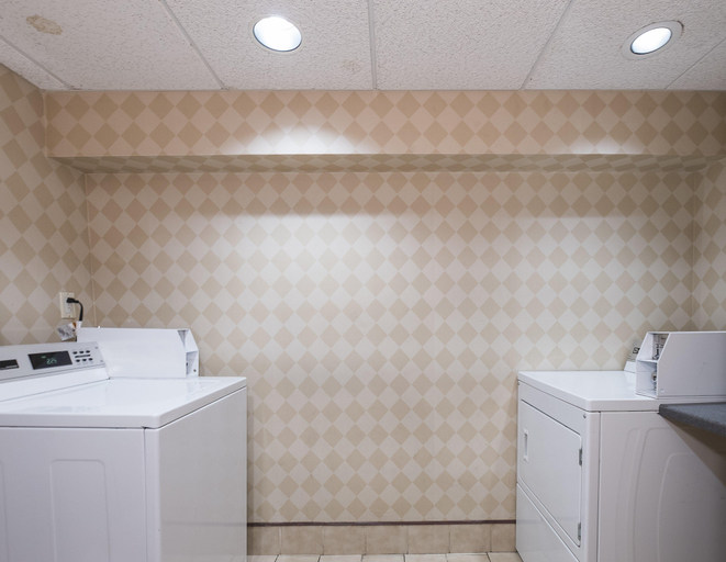 Bathroom 4, Red Roof Inn Hartford - New Britain, Hartford