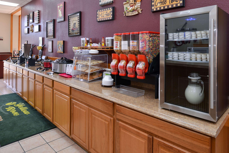 Food & Drinks 5, Ramada by Wyndham Branson, Taney
