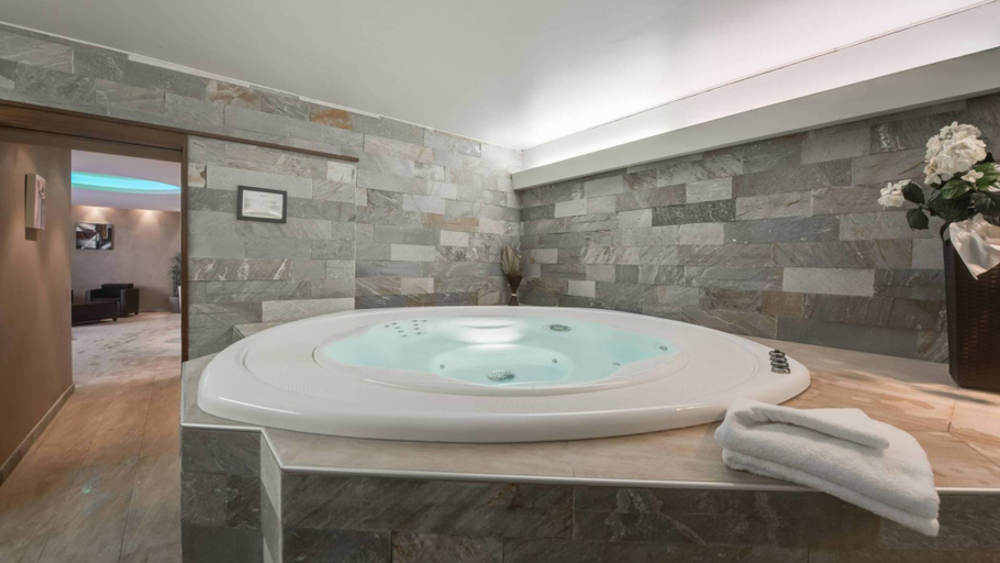Bathroom 4, Parc Hotel, Bas-Rhin
