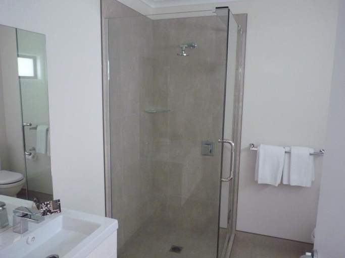 Bathroom 3, Astra Motor Lodge, Hamilton