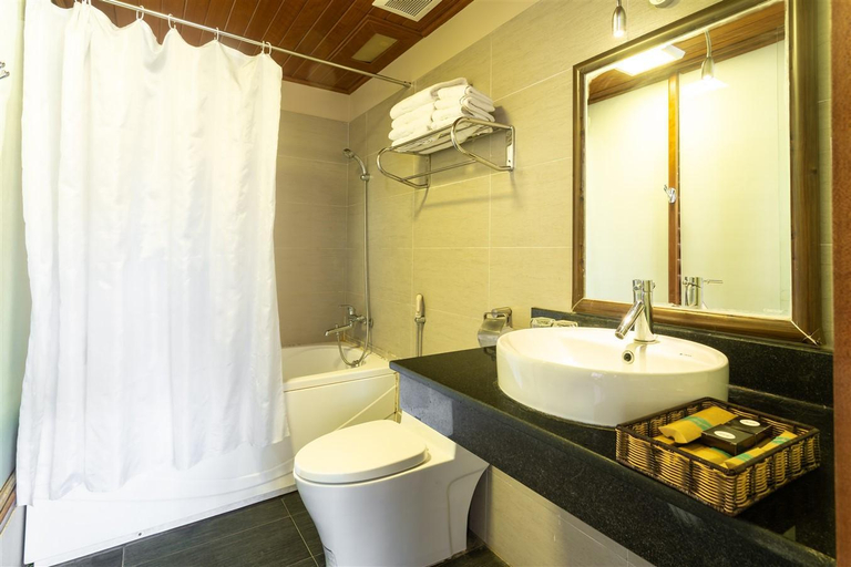 Bathroom 4, Jazz Hotel, Da Nang