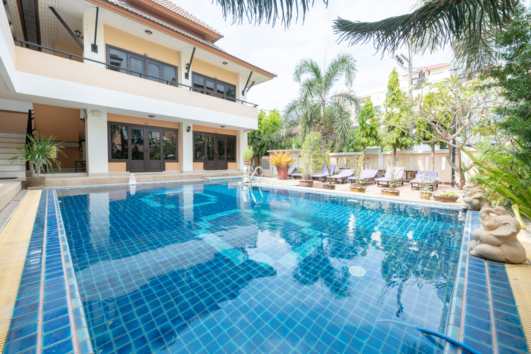 Sport & Beauty 4, Splash Bar and Guesthouse, Pattaya