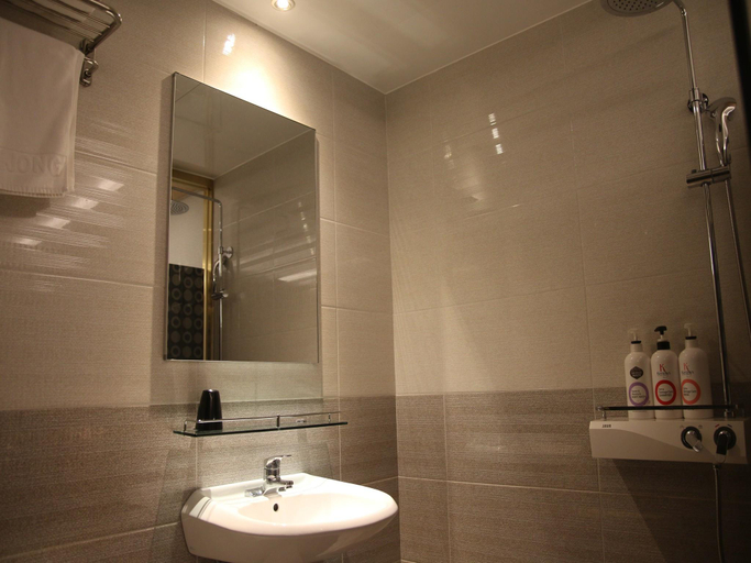 Bathroom 3, Jeju Sejong Hotel, Jeju
