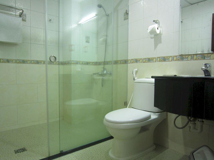 Bathroom 4, Thien Hoa Hotel, District 1
