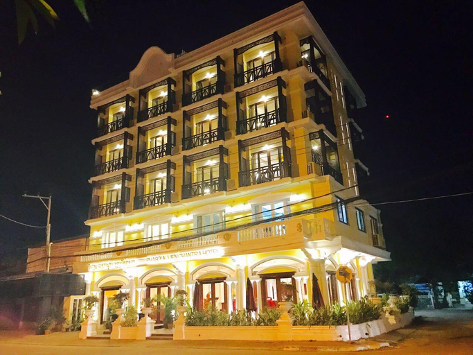 Exterior & Views