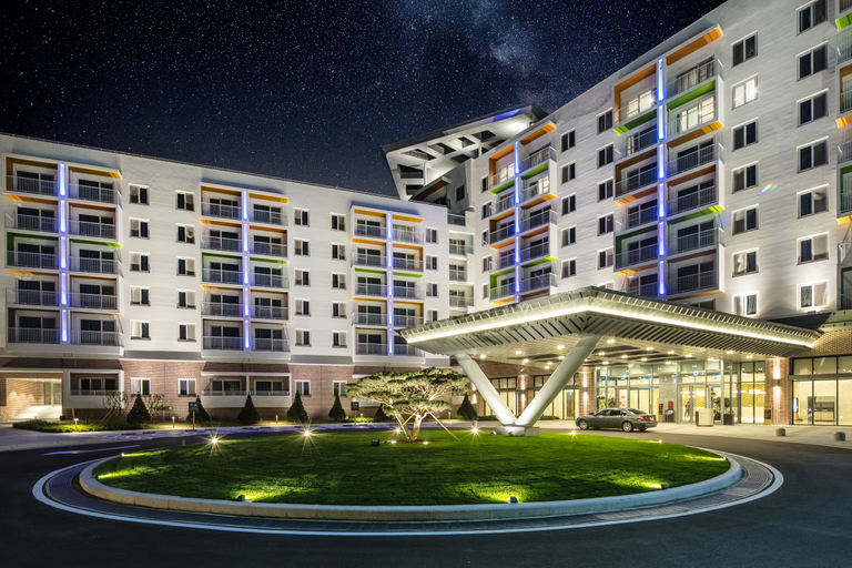 Exterior & Views