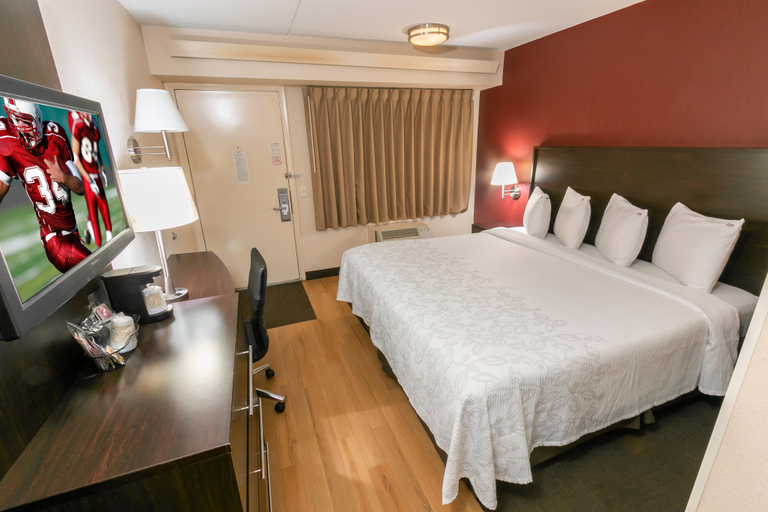 Bedroom 3, Red Roof PLUS+ Washington, DC - Rockville, Montgomery