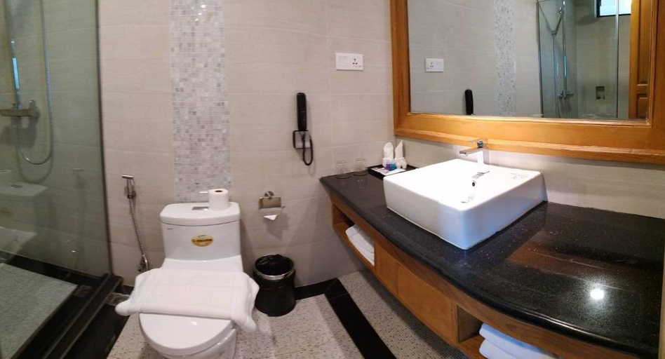 Bathroom 4, Thiri Thitsar Hotel, Mandalay