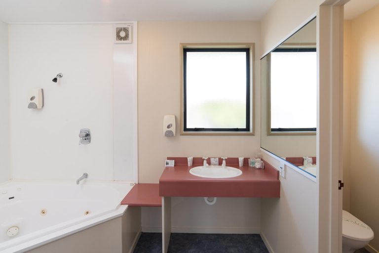 Bathroom 4, Aston Court Motel Blenheim, Marlborough