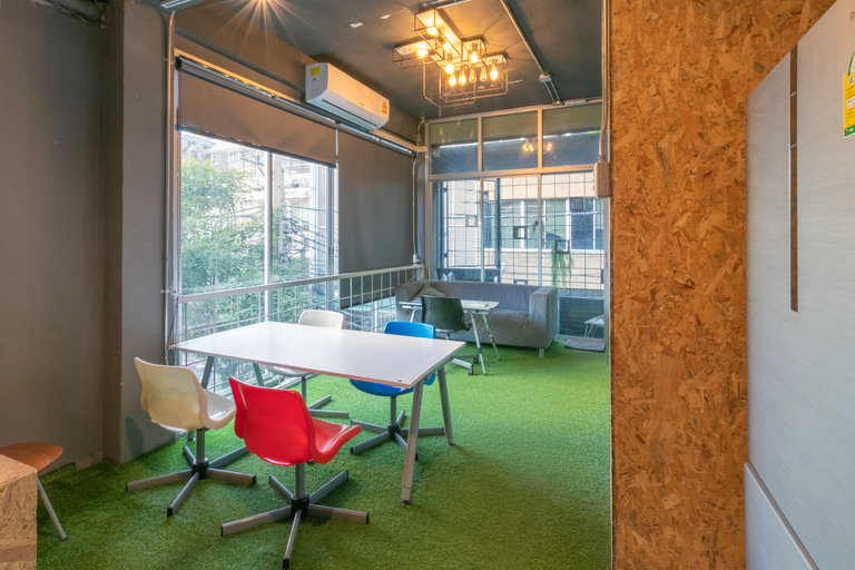 Exterior & Views 5, Zhelter'BKK - Hostel, Bang Rak