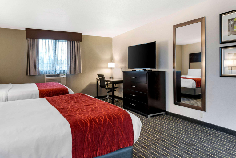 Bedroom 4, Comfort Inn & Suites Tigard near Washington Square, Washington
