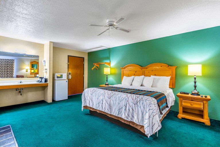 Bedroom 3, Rodeway Inn Milaca, Mille Lacs