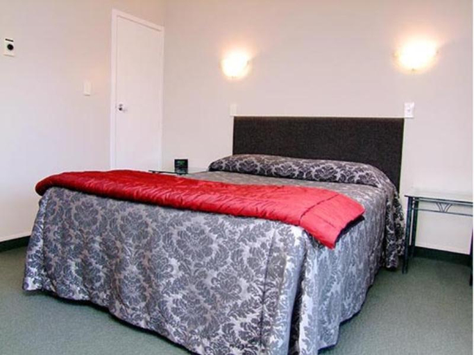 Bedroom 3, Asure Barclay Motel, Hamilton