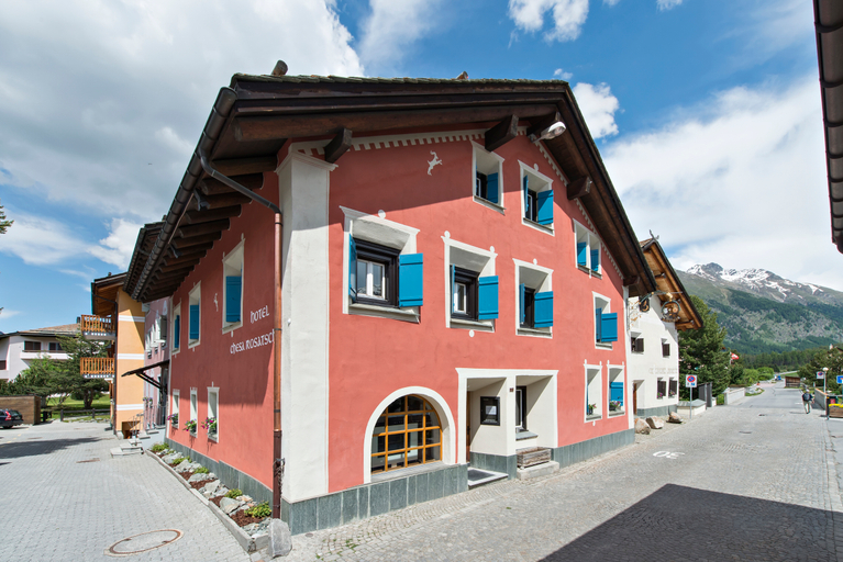 Exterior & Views