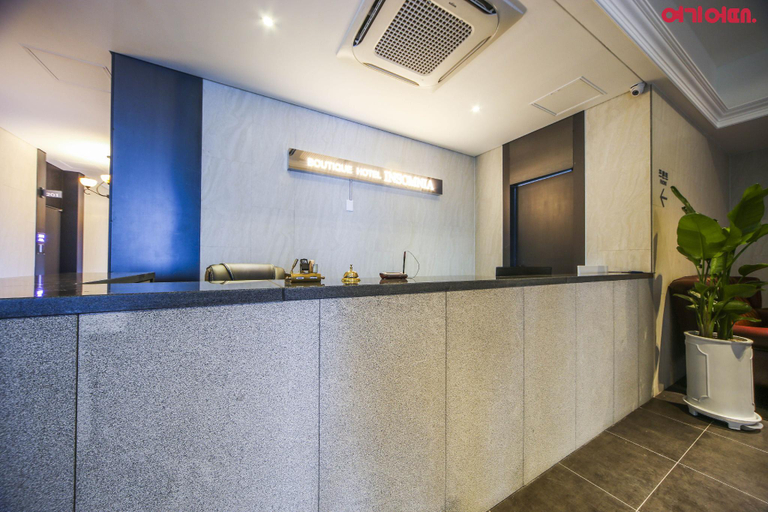 Public Area 3, Hotel Insomnia, Buk