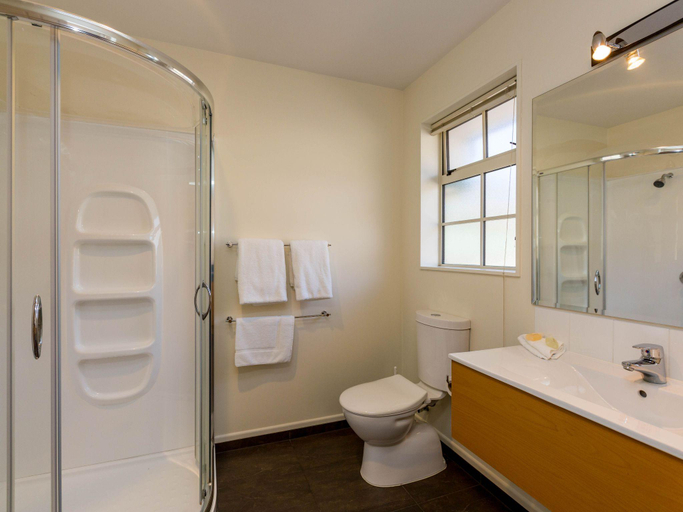 Bathroom 4, Aspen Court Taihape, Rangitikei