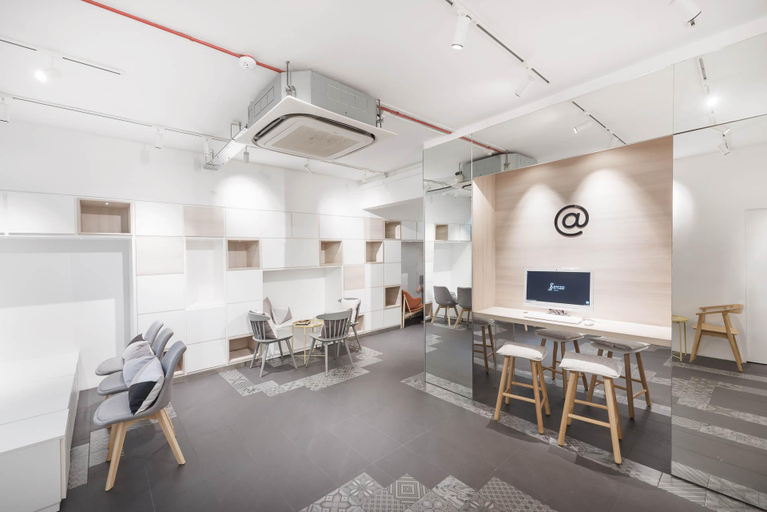 Public Area 2, EIGHTEEN BY THREE CABINS (SG Clean), Singapura
