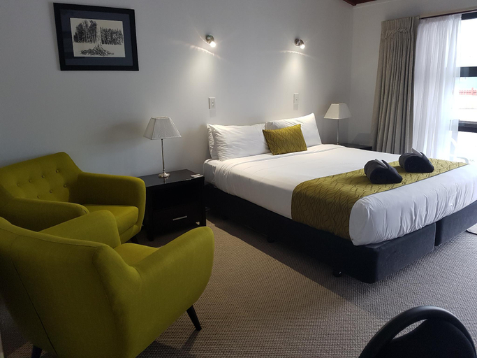 Bedroom 3, Lake Matheson, Westland