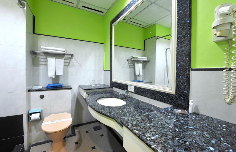 Bathroom 4, Emas Tawau, Tawau