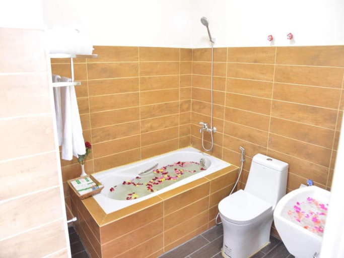 Bathroom, Yadanar Oo, Mandalay