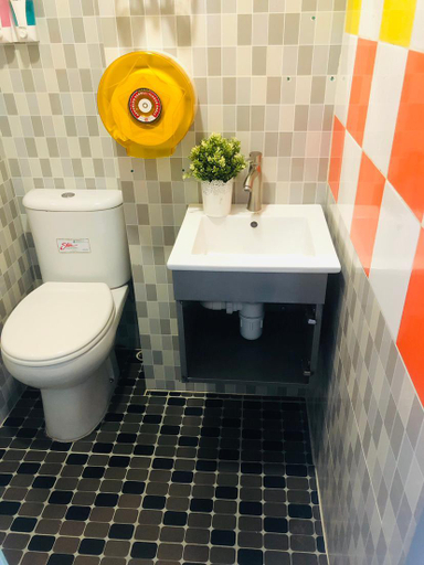 Bathroom, Hoi To Hostel, Hong Kong Island