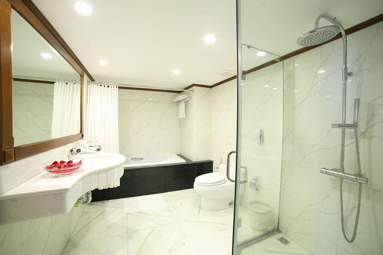 Bathroom 4, Sunny Hotel 1, Ba Đình