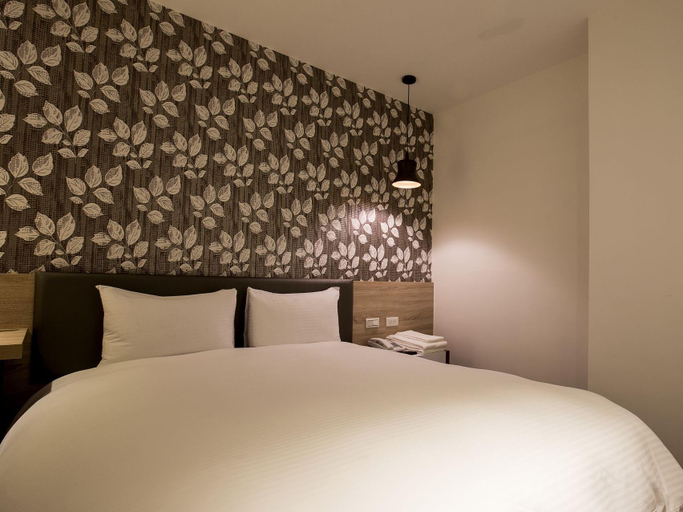 Bedroom 3, Queen Hotel II, Taipei City