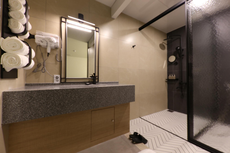 Bathroom 5, Hotel Gam, Cheonan