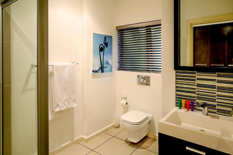 Bathroom 5, The Nicol Hotels & Apartments, Ekurhuleni