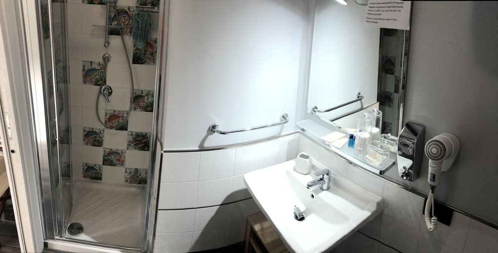Bathroom 3, B&B Ponza Suite, Latina