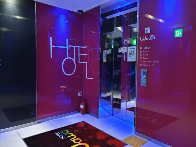 Public Area 2, Two Heart Hotel, Buk