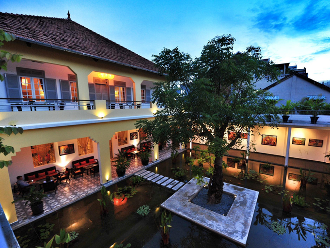 Exterior & Views