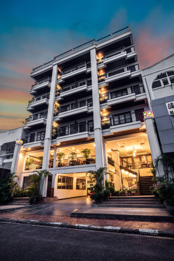 Exterior & Views