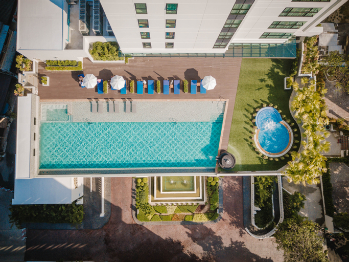 Exterior & Views 22