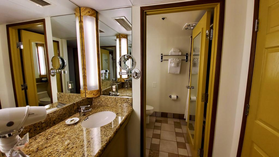Bathroom 5, Harbor View Inn, Santa Barbara