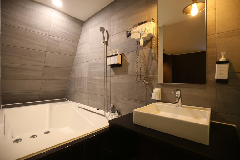Bathroom, Cheongju LUCE Business Hotel, Cheongju