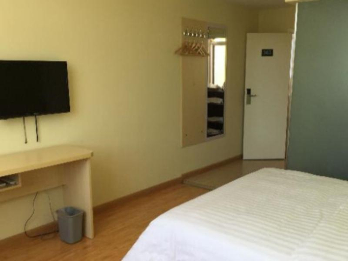 Bedroom 2, 7 Days Inn Hami Baofeng Market, Hami