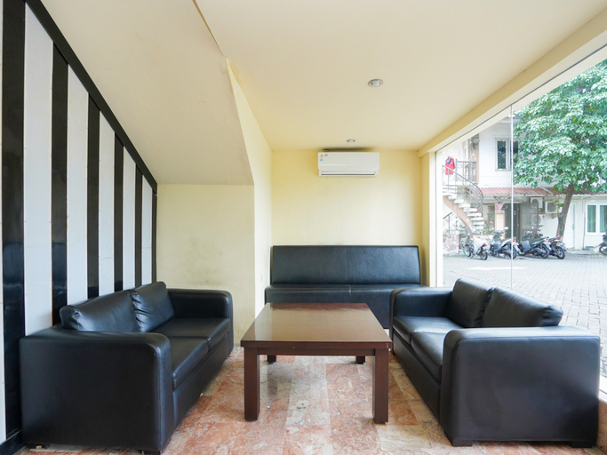 Others 3, Capital O 3102 Rollingstone Hotel, Surabaya