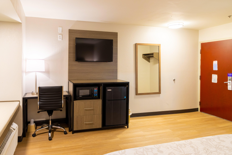 Public Area 2, Red Roof Plus+ & Suites Savannah - I-95, Chatham