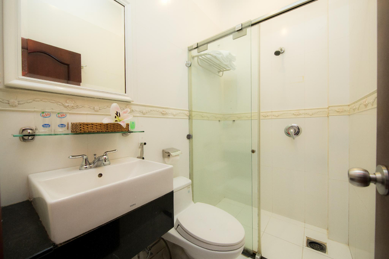 Bathroom, Bunny Saigon Hotel, District 1