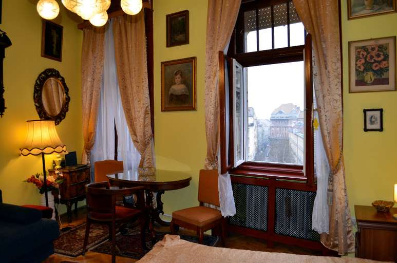 Public Area 3, Central Budapest Apartment, Budapesti