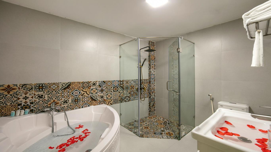 Bathroom, Diamond Legend Hotel, Hoàn Kiếm