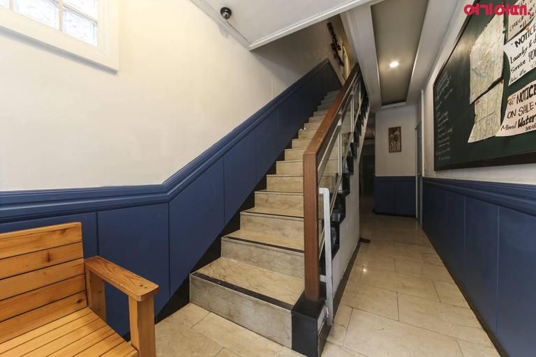 Public Area, Sinchon Sisters Hostel, Mapo