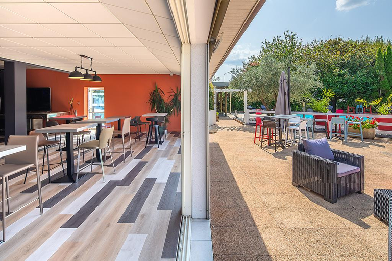 Public Area 2, Carré Pau Airport Hotel, Pyrénées-Atlantiques